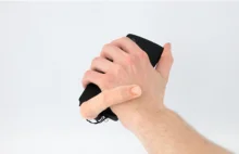 Palec jako dodatek do smartfona, który może popieścić twoją dłoń