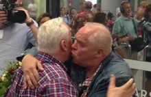 Odnaleźli się po 68 latach ! Historia braci bliźniaków