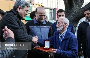Iranian taxi driver returns 70,000 Euros left in his cab to Polish couple