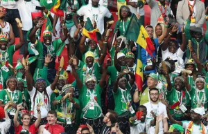 Senegalczycy, zamiast świętować zwycięstwo z Polakami, wzięli się za sprzątanie