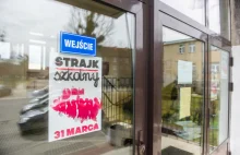 Będą strajkować, stracą pensje. "Zastraszają nauczycieli"