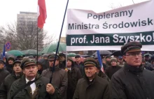 8 tys. ludzi pod Sejmem. Większość nie wie dlaczego protestuje. "Dyrektor kazał"