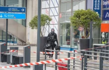 Francja. Islamista, który zaatakował na Orly, był uzbrojony w wiatrówkę