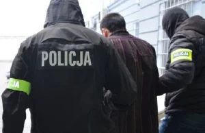 Zabójca prezydenta Adamowicza ze statusem pokrzywdzonego. Policjanci zawieszeni.