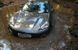 Piłkarz utopił Porsche