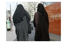 Francja: pobili policjantów, gdy chcieli wylegitymować kobietę w burce