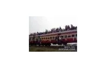 Szalony pociąg w Indiach