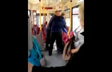 Nieskuteczna interwencja dwóch kanarków w autobusie