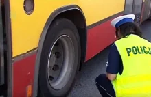 Autobus przytrzasnął jej rękę. Zginęła pod kołami