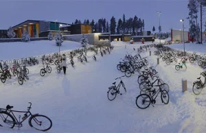 Do tej fińskiej szkoły 1000 na 1200 dzieci dojeżdża rowerem (nawet przy -17°C)