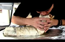 Gościu pożera gigantyczne burrito w nieco poniżej 2 minuty