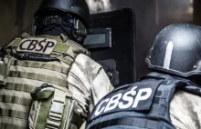 Kraków: Gigantyczna akcja policji. Weszli do mieszkań pseudokibiców