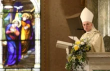 Biskup krytykuje papieża za obłudną walkę z pedofilią