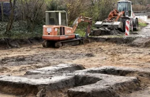 Gigantyczna swastyka na boisku. Pamiątka po III Rzeszy przeleżała...