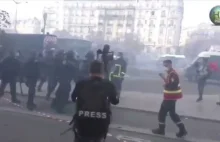 Francuska policja walczy z strażakami.