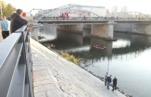 Akcja przy Mostach Mieszczańskich. Trwają poszukiwania studenta