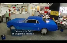 Timelapse budowania Forda Mustanga z LEGO