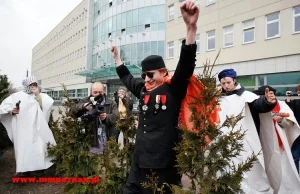 Rozbili namiot Kaddafiego przed budynkiem sądu w Poznaniu