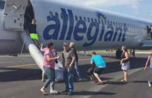 Pilot Allegiant'a zwolniony za zarządzenie ewakuacji z powodu dymiącego silnika.