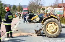 Wypadek w Głojscach. Ciągnik rozpołowiony