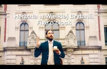 Tradycyjna herbata po angielsku. Five o'clock w Wielkiej Brytanii.