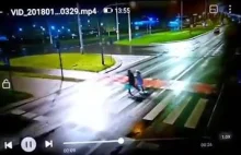 Taksówkarz zabija dwie osoby na przejęciu dla pieszych w Toruniu