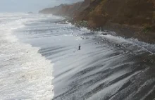 Paralotnia spadła na plaże.