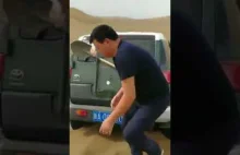 Jak wybrnąć z opresji, gdy zakopiesz się autem w piachu.