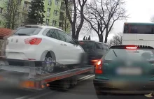 Chamsko wyprzedzał busem z lawetą i pokazał f*cka kierowcy autobusu