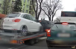 Chamsko wyprzedzał busem z lawetą i pokazał f*cka kierowcy autobusu