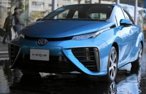 Toyota Mirai - pierwsze seryjne auto emitujące wodę zamiast spalin