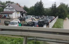 Okazyjne samochody z Iwonicza po powodzi.