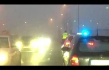 Policja w Ostrowie Wielkopolskim pomaga kierowcą