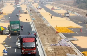 Rolników chińskich samowolka drogowa… - i nikt ich za to nie ściga. (foto)
