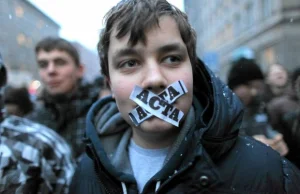 Protest przeciw ACTA na otwarciu Stadionu Narodowego [Wyborcza]