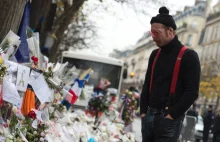 Eagles of Death Metal wrócił pod klub Bataclan w Paryżu [WIDEO]