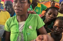 Powódź w Mozambiku: Uciekała przed wodą, swoje dziecko urodziła na drzewie