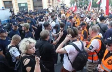 HGW przerwała Marsz Powstania Warszawskiego za przekreślony sierp i młot