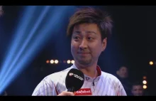 Japończyk właśnie wygrał turniej i się cieszy.