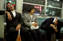 Sztuka miejskiej drzemki, czyli dlaczego Japończycy nie śpią