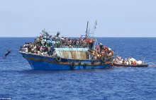 Włoskie służby: przemytnicy chcą zatopić łódź z imigrantami
