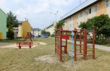 Białystok: Nie płacą za mieszkania. Teraz muszą sprzątać place zabaw
