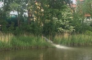 Awaria przepompowni ścieków w Gdańsku, ścieki wylewane, do rzeki płyną do morza