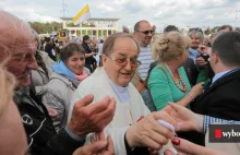 Około 10 tys. Polek i Polaków modli się i pości w nadziei na zwycięstwo PiS.