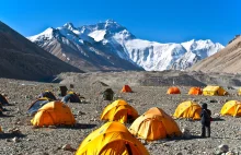 Obóz u stóp Mount Everestu zamknięty dla turystów. Wszystko przez śmieci