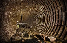 Fotografie opuszczonych tuneli, które autorzy zdjęć określili: "miasto duchów"