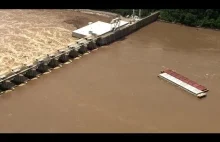 Barki uderzyły w zaporę Oklahoma na rzece Arkansas
