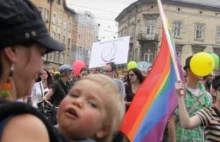 Sejmowa komisja: Homoseksualiści mogą być rodzicami zastępczymi - Polska