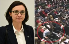 Internauci: Posłanka .Nowoczesnej głosowała na dwie ręce (video