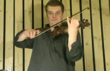 Polak gra na skrzypcach